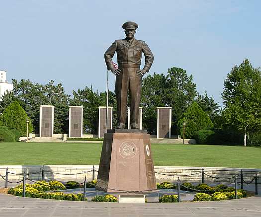 Dwight D. Eisenhower statue