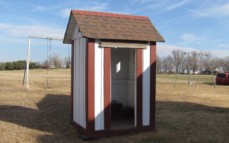 Gem of the Prairie outhouse - Elk Falls Outhouse Tour