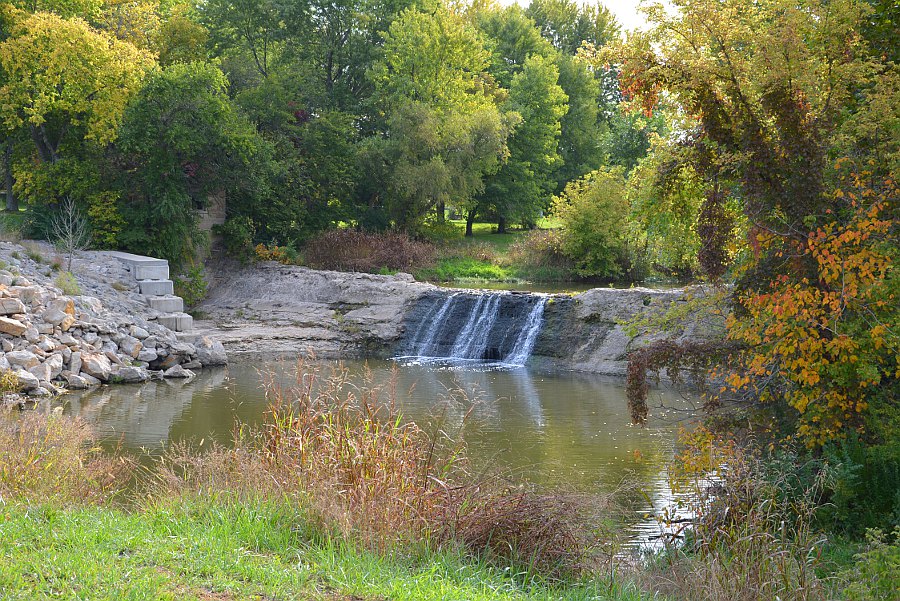 Cedar Creek Falls with fall colors