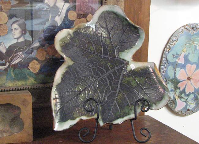 Bow plume poppy leaf dish art