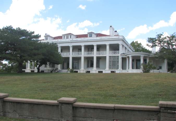 Coffeyville Brown Mansion grounds