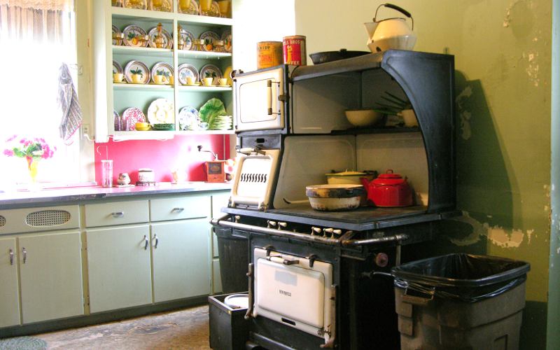 Brown Mansion kitchen
