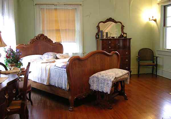 Brown Mansion Taff bedroom