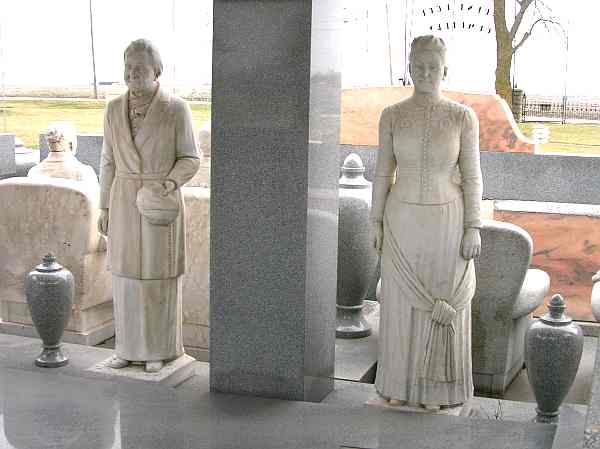 Sarah & John Davis statues - Davis Memorial, Hiawatha Kansas