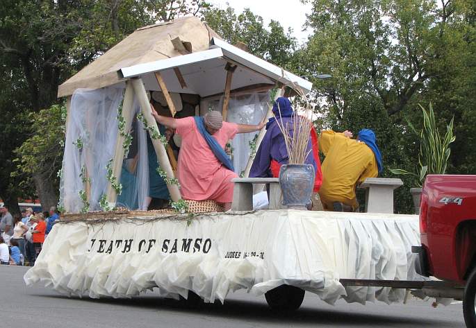 Death of Samson float in Biblesta parade