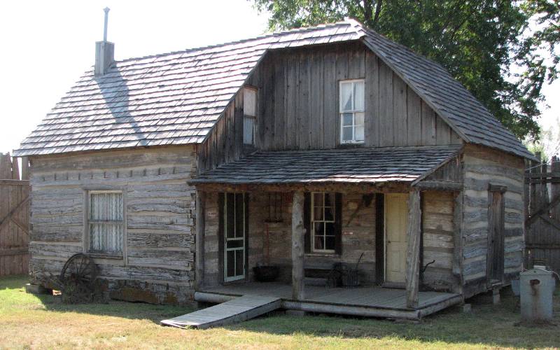 Smith log house in Medicine Lodge, Kansas