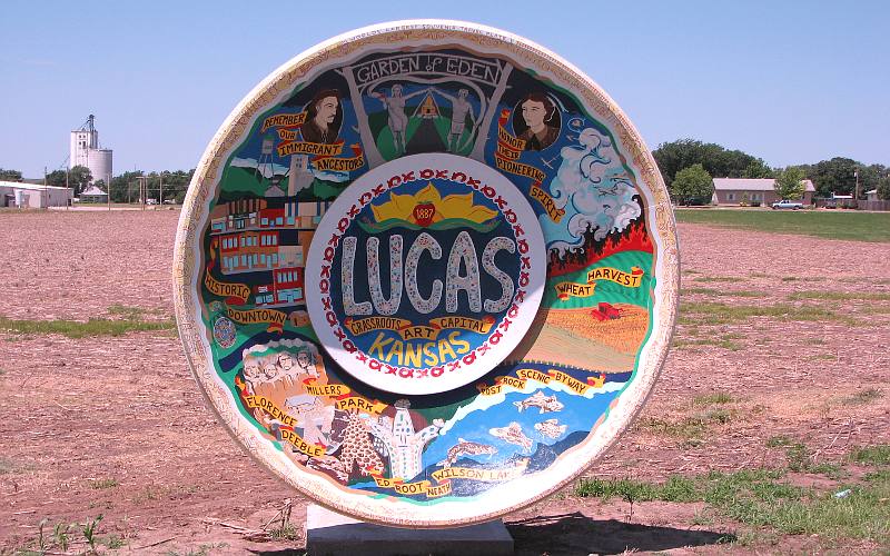 World's Largest Souvenir Travel Plate - Lucas, Kansas