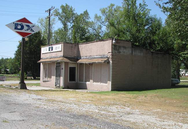 DX Service station on historic Route 66