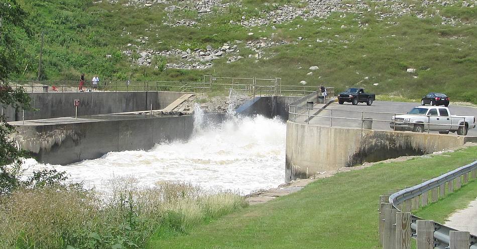 Tuttle Creek Dam spillway