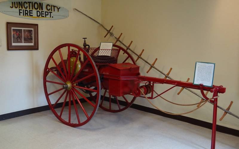 hook and ladder wagon