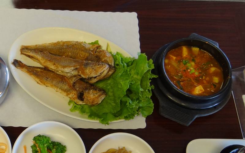 grilled fish and soybean stew