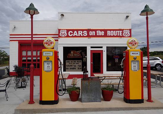 Cars on the Route Kan-O-Tex station in Galena, Kansas
