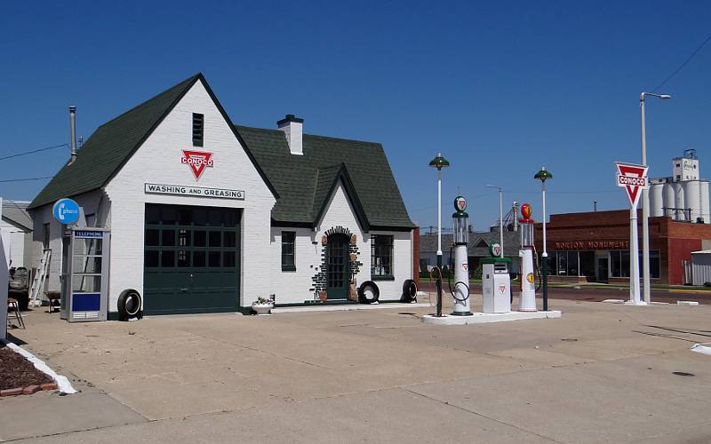 Conoco gas station - Norton, Kansas