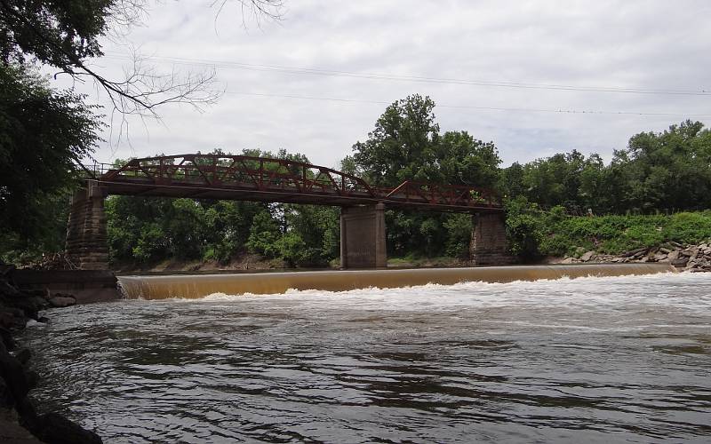 overflow dam