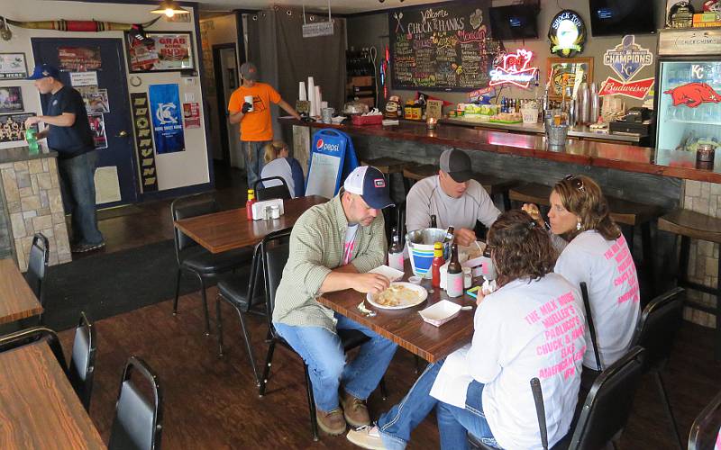 Chuck & Hank's River Shack dinning room