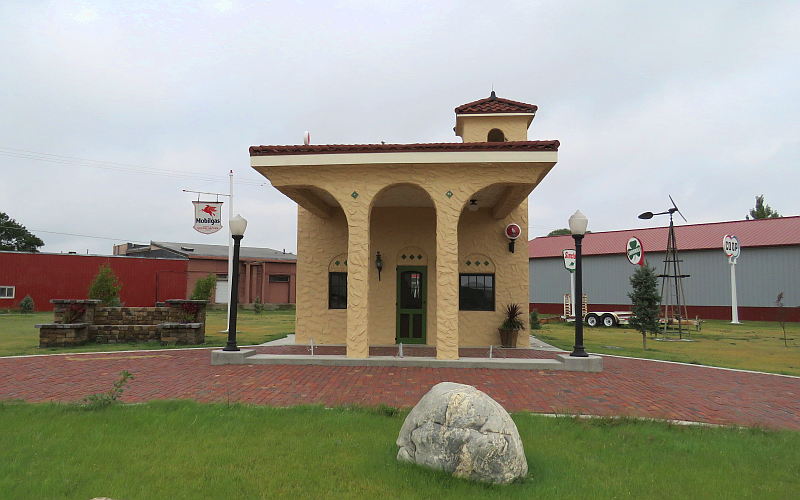 Rod Cooper'w White Eagle Gas Station