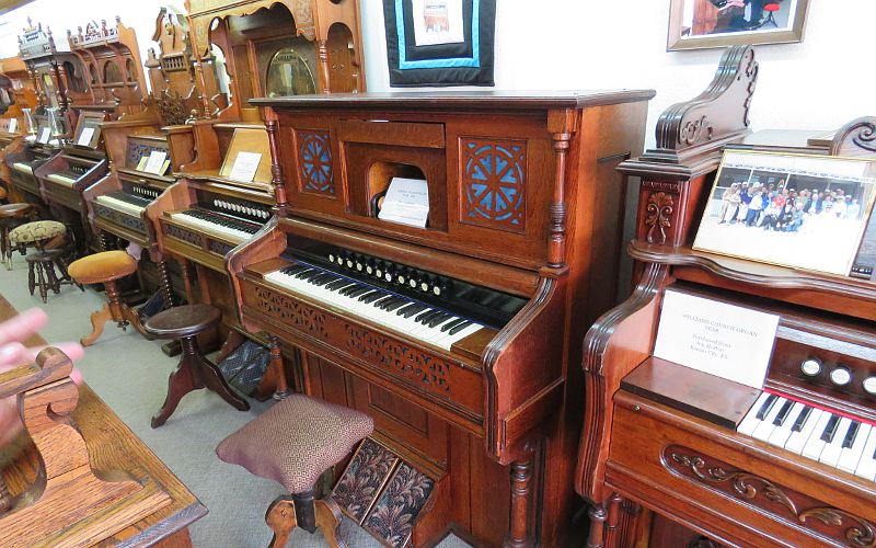 Kimba Player Organ in Rheas Pump Organ Museum