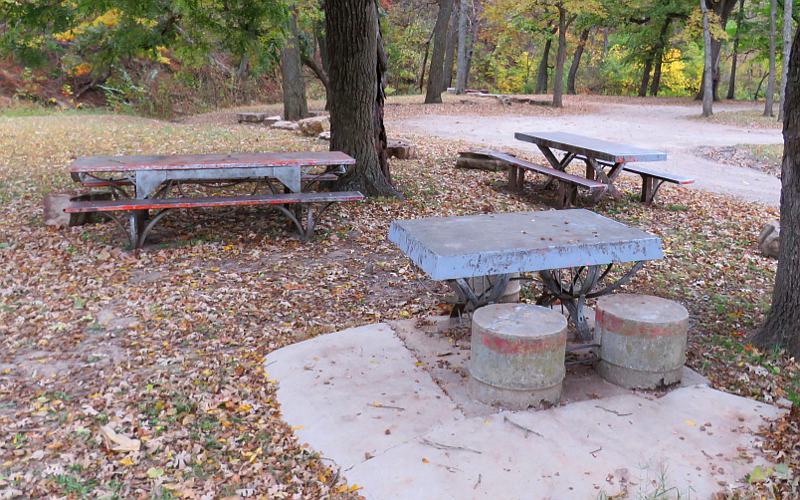 Echo Cliff Park picnic tables - Dover, Kansas