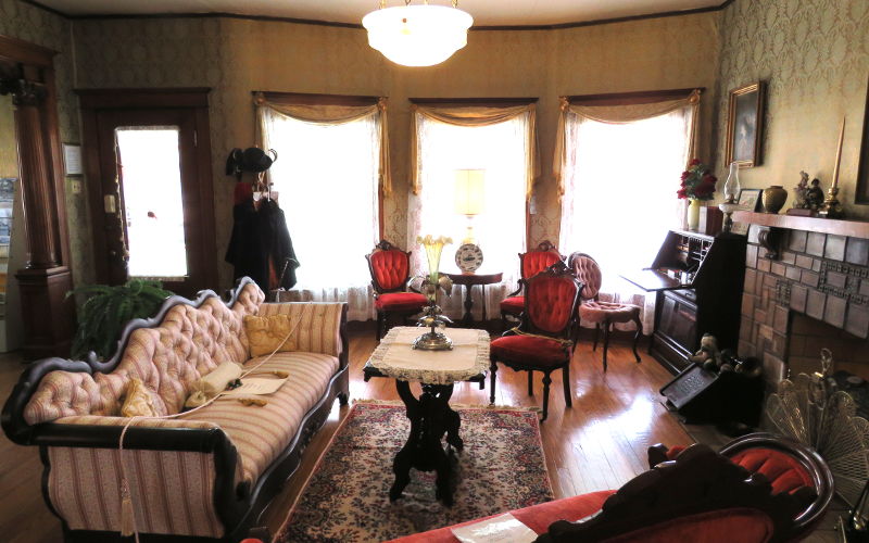 Ennis-Handy House living room