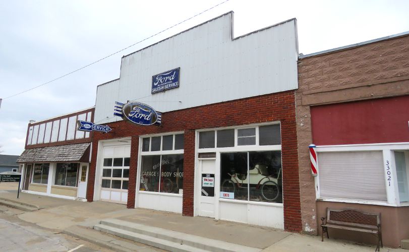 1928 Model T Gargae in DeSoto, Kansas