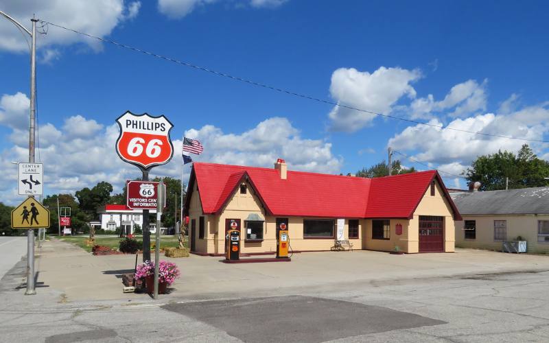 Phillips 66 staion on Route 66 visitors' center