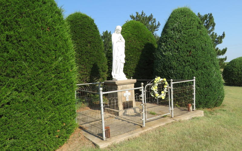 May and Margaret Gilleece grave