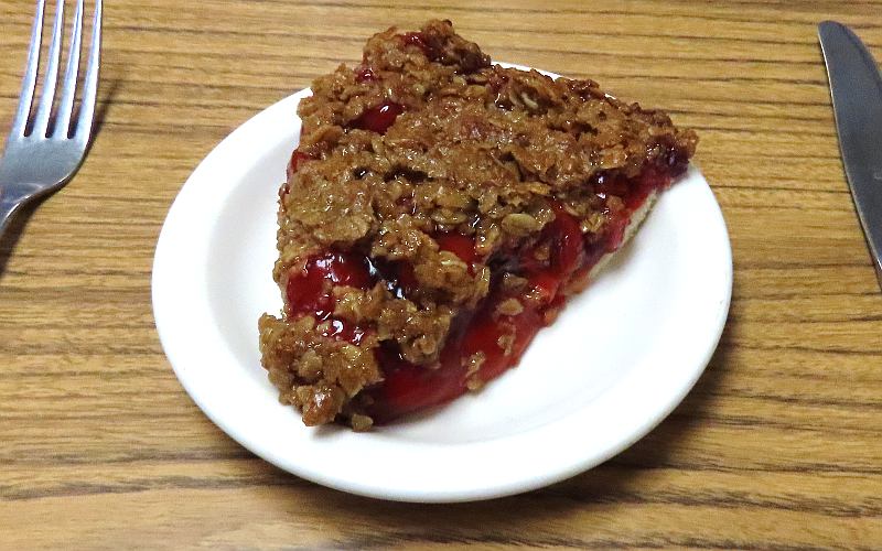 Cherry crumble pie - Miracle Cafe