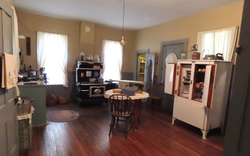 Cole House interior - Moundridge Museum Complex