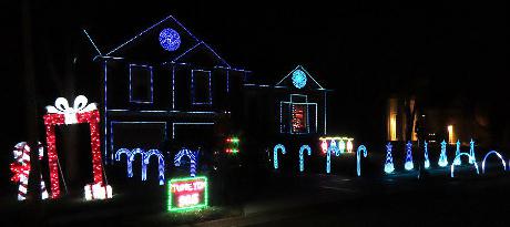 Shoemaker Family Christmas Light Show - Olathe, Kansas