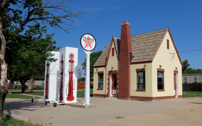 Visible hand crank gas pumps