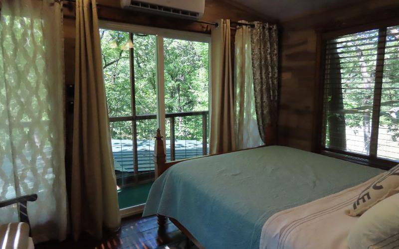 Whispering Elm Treehouse bedroom - Hidden Valley Retreat