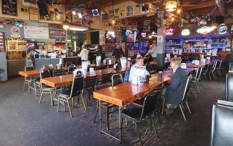 B.B.'s Lawnside BBQ dining room
