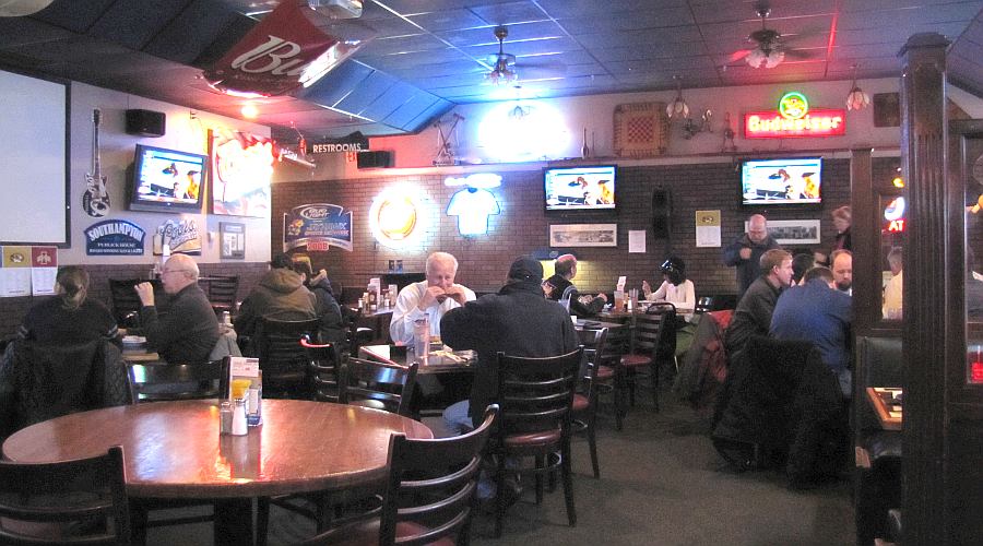 Pickering's Restaurant & Pub dining room