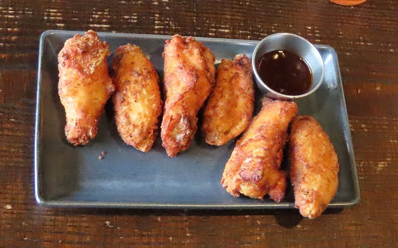 chicken wing appetizer at Q39