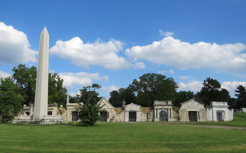 James Edwin Hurley Obelisk an Mausoleum Row in Topeka Cemetery