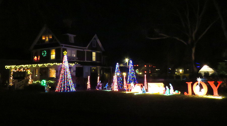 Potwin Place Neighborhood Christmas Display Topeka, Kansas