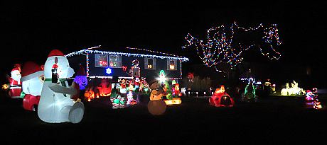 Dondee Lane Christmas Display - Topeka, Kansas