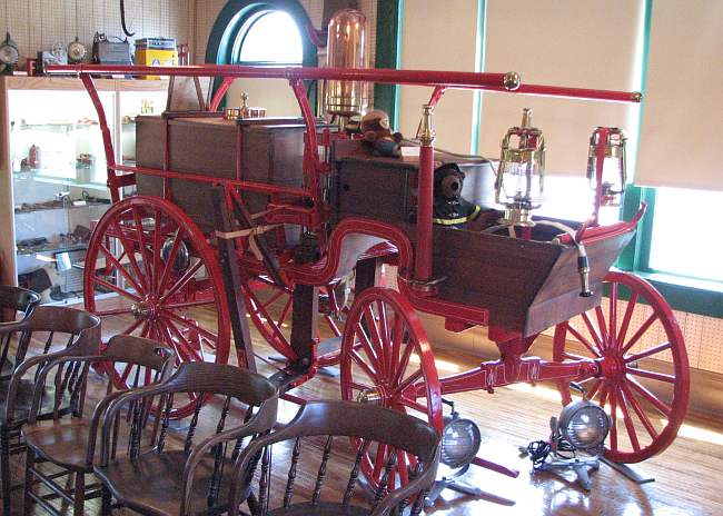 1880s Howe handpumper