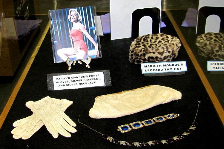 Marilyn Monroe jewelery and clothes