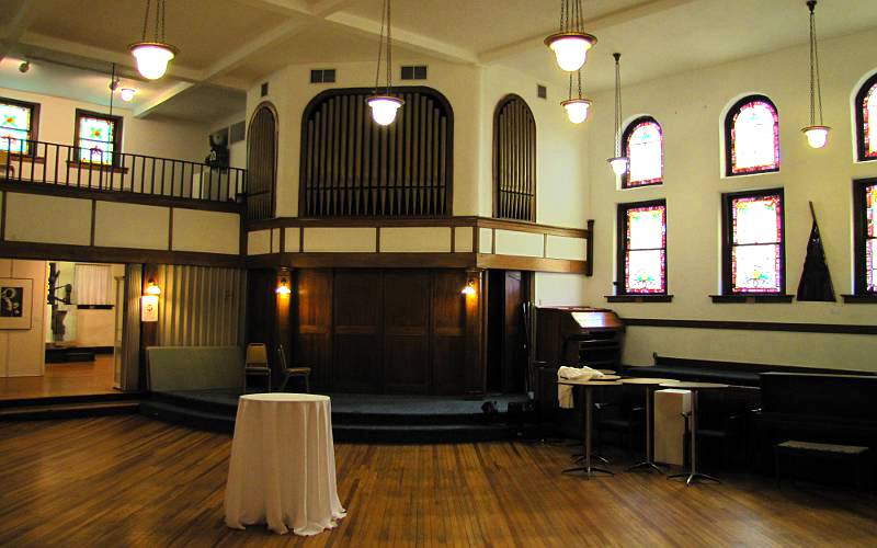 Calvary Baptist Church organ and sanctuary