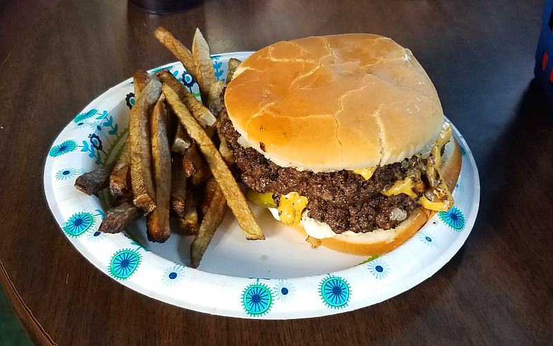 Roethlisberger hamburger ar Bomber Burger in Wichita, Kansas